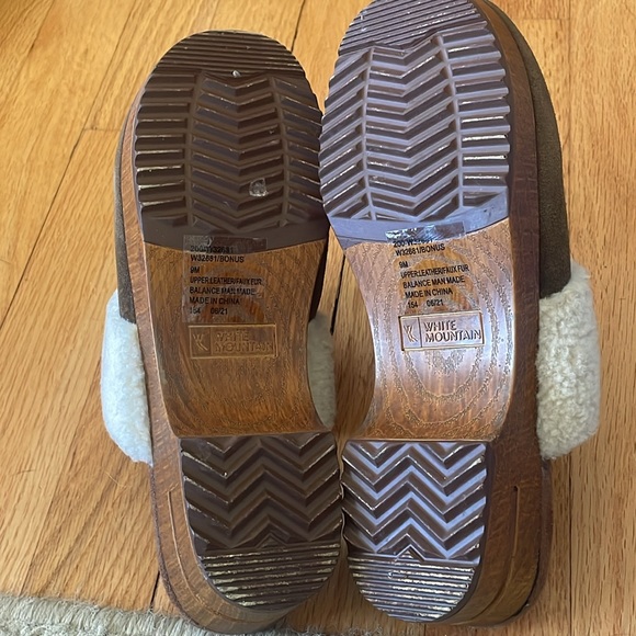 EUC Woman’s Size 9 White Mountain Brown Suede Slide Clog Faux Fur Slip On Clog - Picture 4 of 5